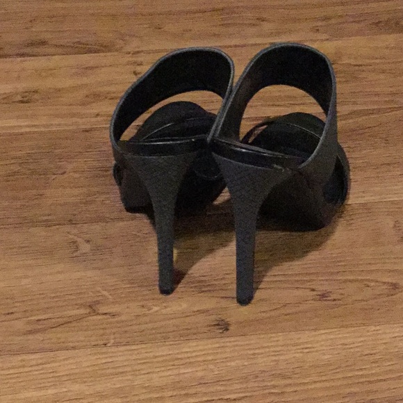 To big - Picture 3 of 3